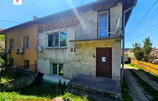 Къща в Перник, Църква