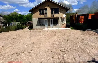 Къща в Перник, Църква