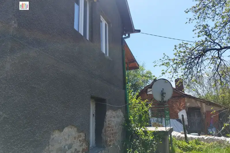 Къща в Перник, Църква