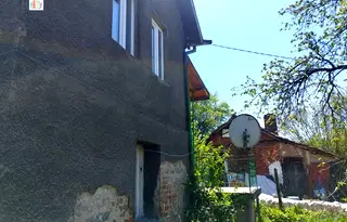 Къща в Перник, Църква