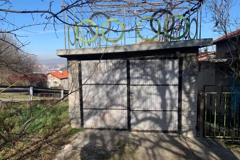 House in Pernik, Kalkas