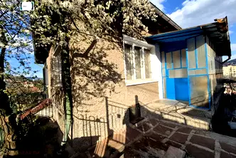 Къща в Перник, Варош