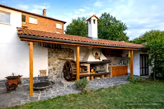 Къща в Пловдив, Перущица