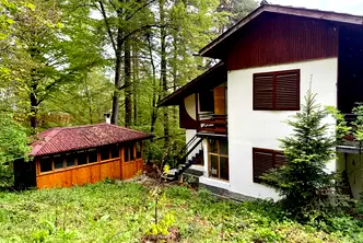 Къща в Пазарджик, Пещера