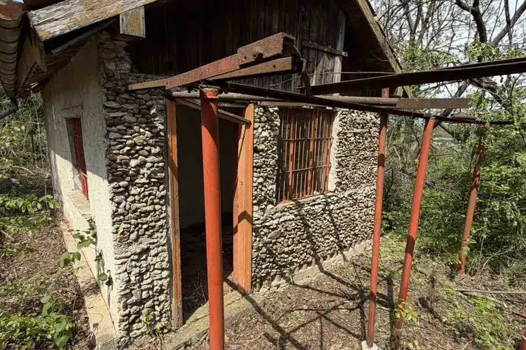 Къща в Плевен, м-т Стражата
