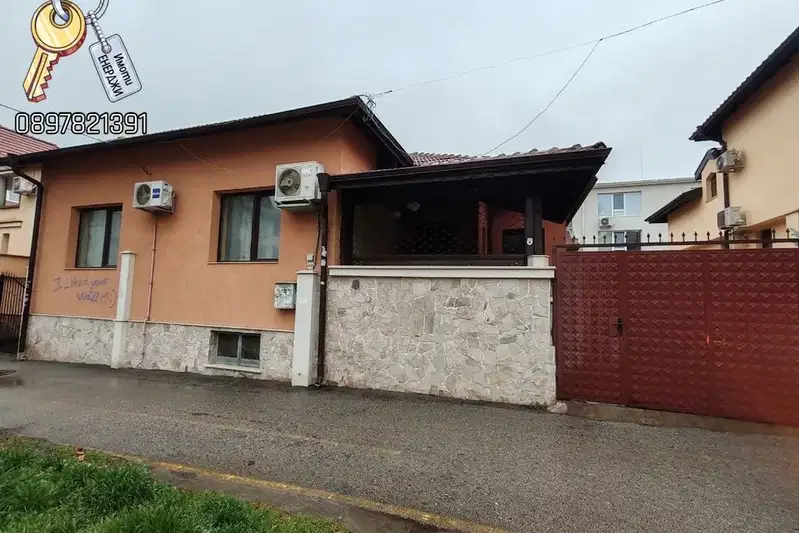 Къща в Плевен, Широк център