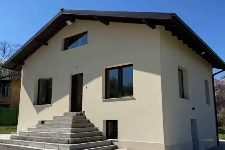 House in област София, Pravec