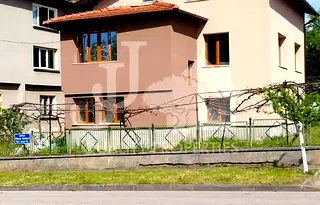 Къща в София, Правец
