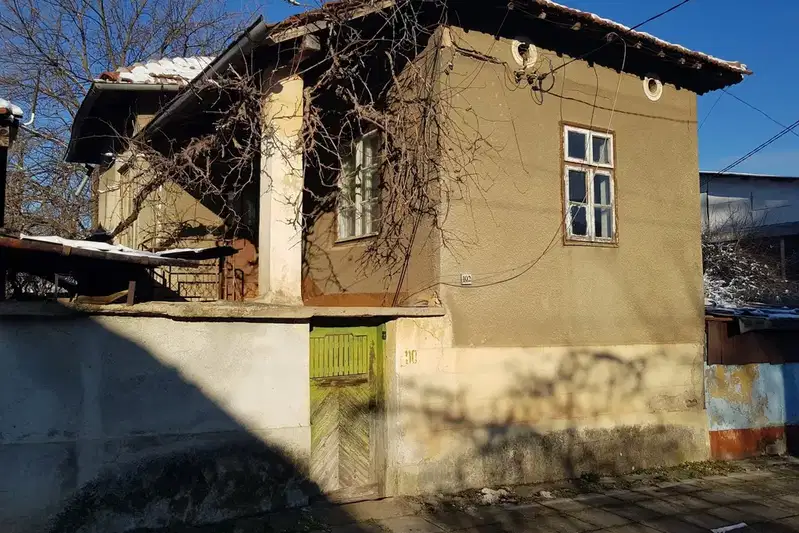House in област София, Pravec