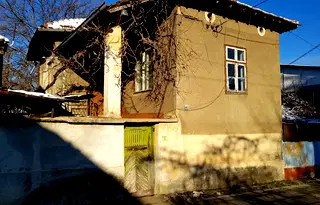 Къща в София, Правец
