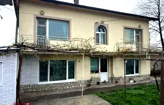Къща в София, Правец