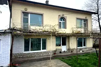 Къща в София, Правец