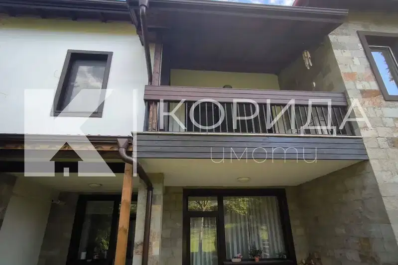 House in област София, Pravec