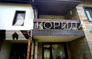 Къща в София, Правец