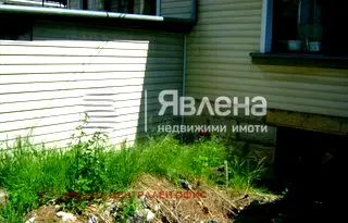 Къща в Раз, Център