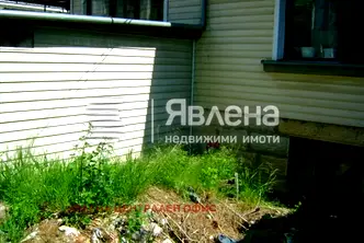 Къща в Раз, Център