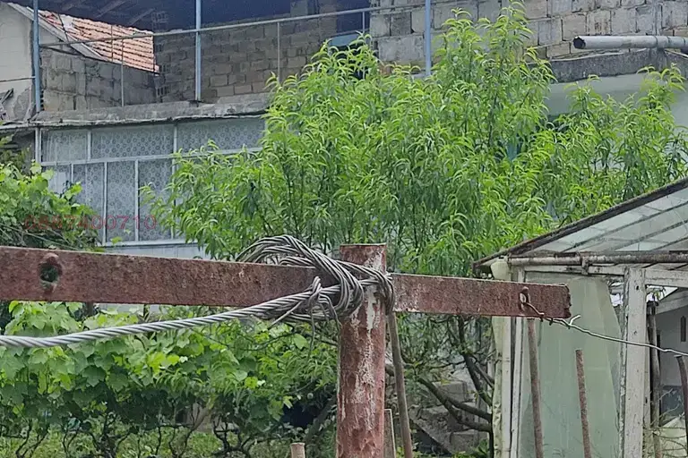 Къща в Раз, Освобождение