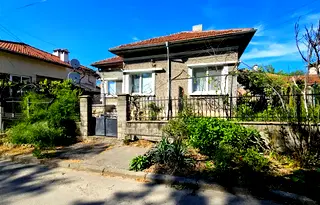 Къща в Раз, Варош