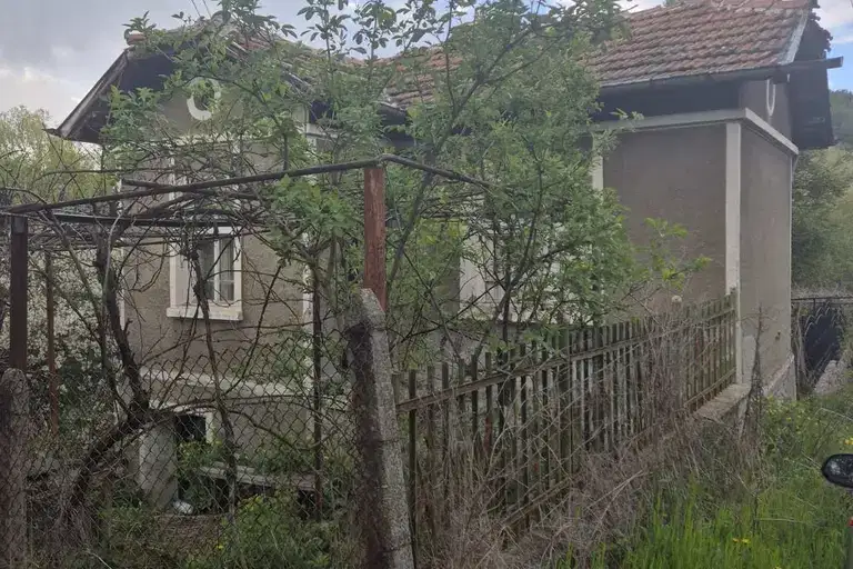 Къща в Перник, с. Бабица