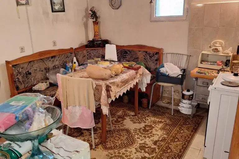 Двуетажна къща с голям двор в с. Бистрец, област Бургас