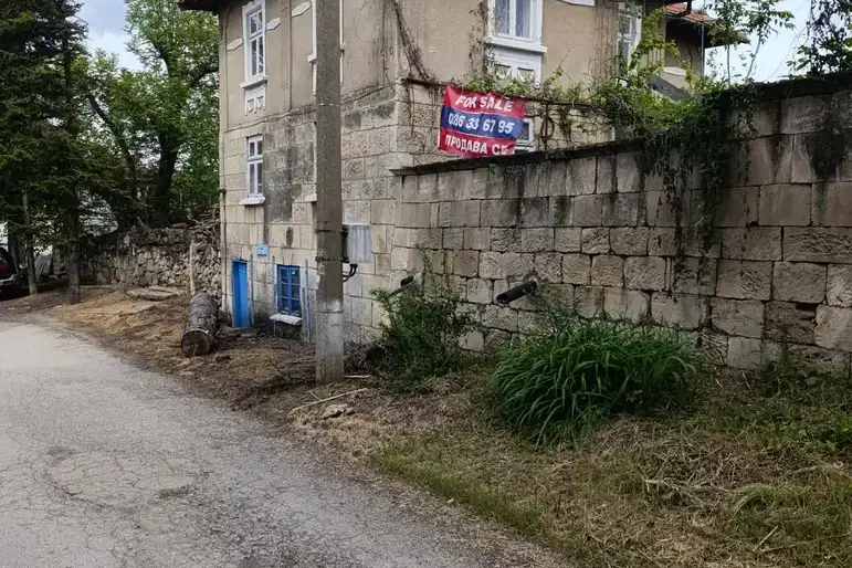 Къща в Русе, с. Божичен