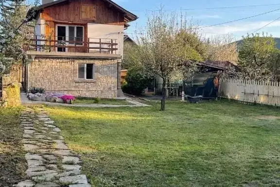 House in Oblast Pernik, Bosnek