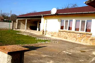 Къща във Варна, с. Ботево