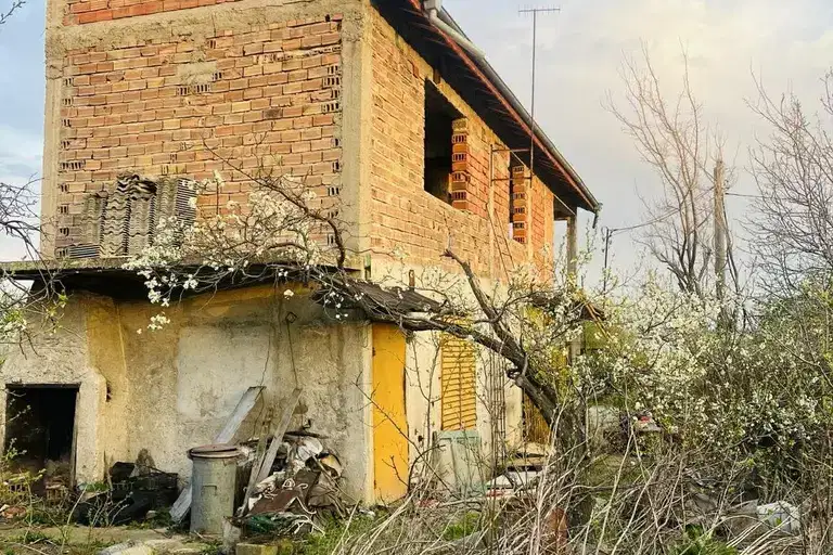 Къща с 3 стаи в с. Братя Кунчеви, област Стара Загора, с гараж