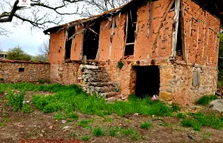 Къща в Перник, с. Червена могила