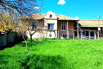 Къща в Шумен, с. Дибич