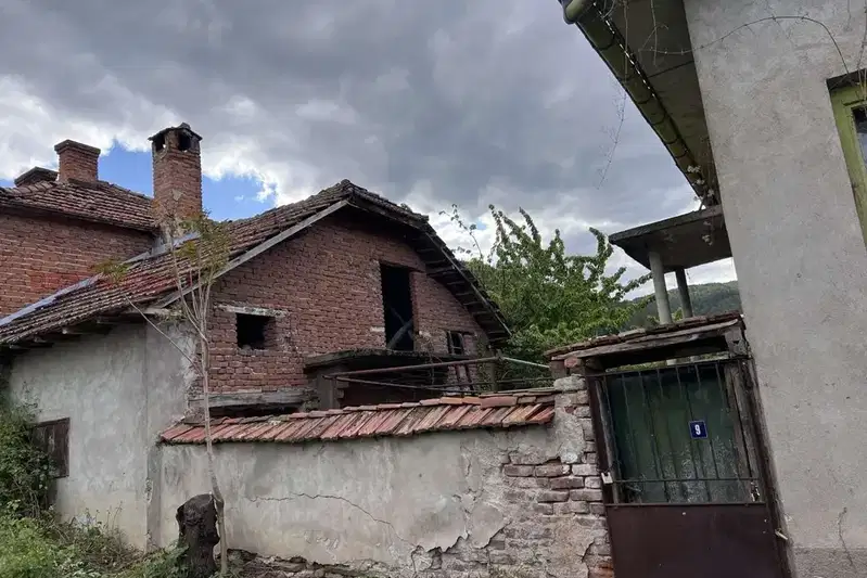 3-room house in Dragovishtitsa village, Kyustendil region, with yard