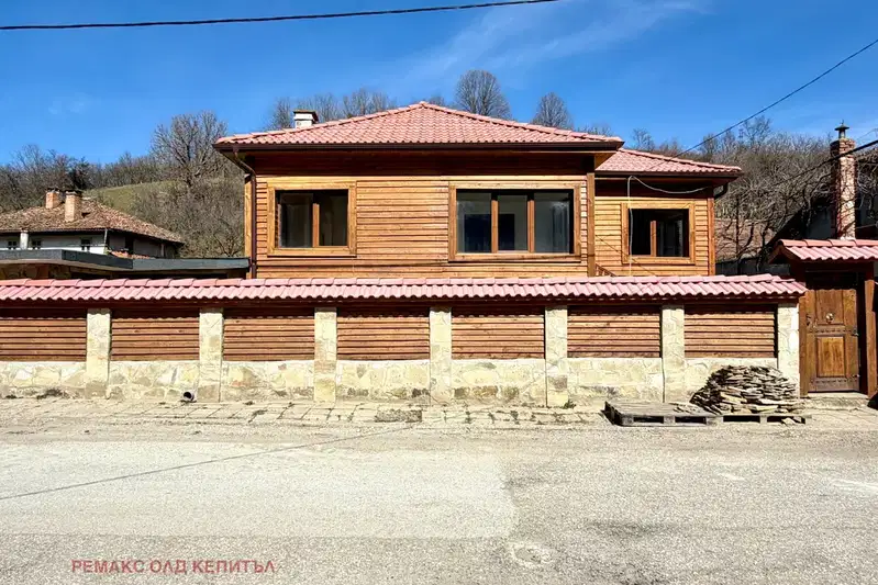 Къща във Велико Търново, с. Дрента