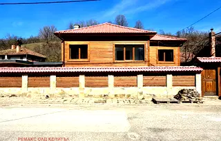 Къща във Велико Търново, с. Дрента