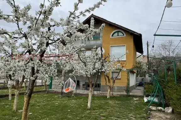 House in Oblast Kyustendil, Dvorishte