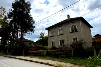 Къща в Ловеч, с. Дъбен