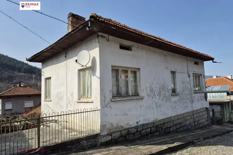 Къща в Ловеч, с. Гложене