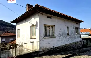Къща в Ловеч, с. Гложене