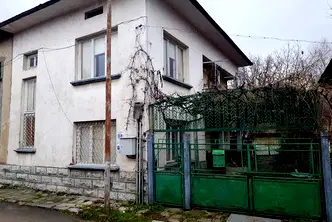 Къща в Ловеч, с. Гложене