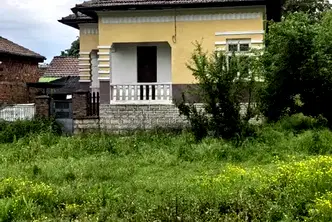 Къща във Враца, с. Голямо Пещене