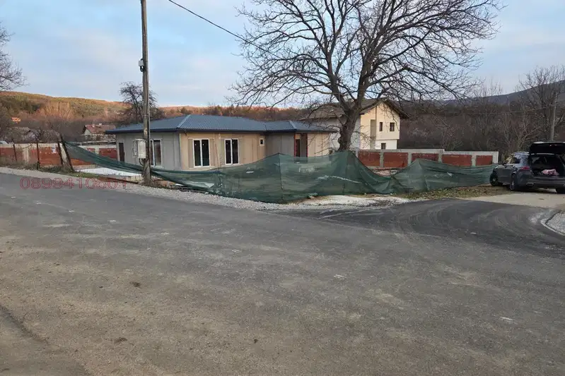 Къща в Перник, с. Горна Диканя