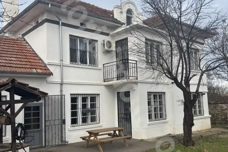 Къща във Велико Търново, с. Градина