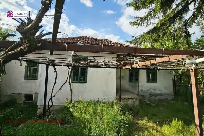 Къща в Перник, с. Гълъбник