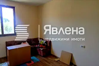 Къща в Перник, с. Гълъбник