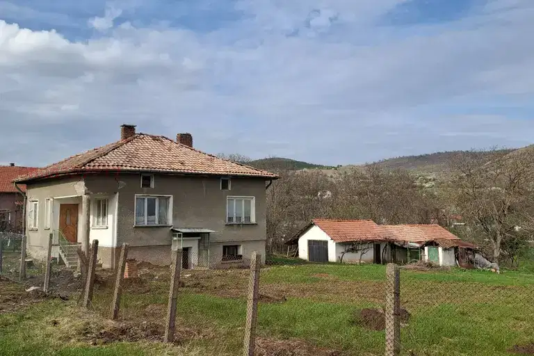Къща в Перник, с. Гърло