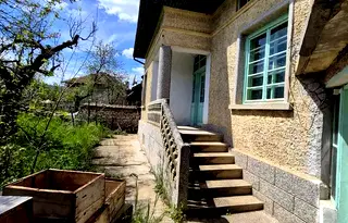 Къща във Велико Търново, с. Хотница