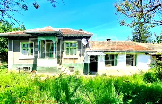 Къща във Велико Търново, с. Хотница