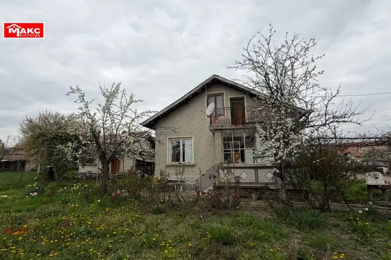 House with two dwellings and large yard in Izvor village, Pernik region