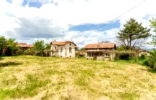 Къща в Перник, с. Извор