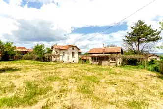 Къща в Перник, с. Извор
