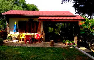 Къща в Перник, с. Кладница